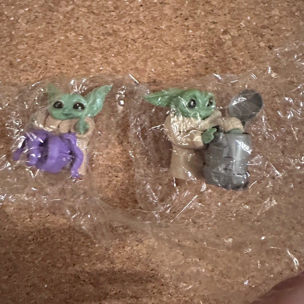 Star Wars Grogu / Baby Yoda Figures - Green, Tan, Purple, Yellow, Silver - Picture 5 of 5